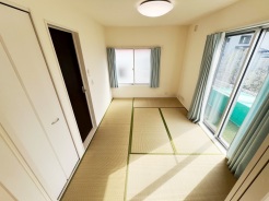 ＬＤＫに隣接する和室を合せると、全21畳の広々空間となります。