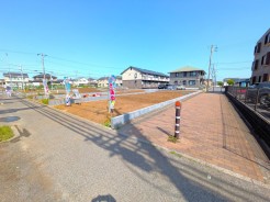 整った街並み！都内への利便性高い、ＪＲ総武線「新検見川駅」まで徒歩１５分の立地に、耐震性・断熱性の高い安心で快適なお住まいを間取からお打合せ可能です。
