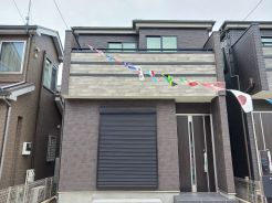 ①シンプルモダンな建物外観
