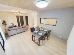 ③大きいテーブルが似合う広々としたダイニング