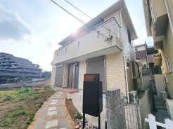 ①南側離れがよくとれていて陽当り良好です