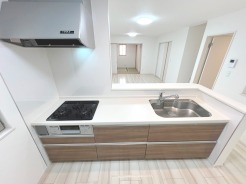 ⑤使い勝手の良いシステムキッチン