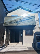 南向きの開放感ある明るい建物が魅力♪