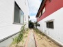 隣地との間隔が確保されています。