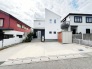 2022年1月築の築浅中古戸建です。敷地面積は約60坪！プライベートガーデン付きでワンちゃんやお子様を遊ばせることができます。