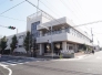 平日は夜8時まで開館しており、仕事帰りや学校帰りにも立ち寄りやすいのが魅力です 770m