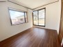 2F北東にあるバルコニーに面している6帖の洋室