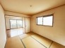 2階和室からリビングルーム　お子様のプレイルームにもお使いいただけます