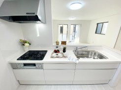 ⑤キッチンからお子さんの様子など見えるLDKの様子