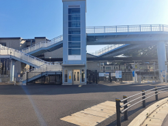 最寄りの駅まで徒歩3分の駅チカ物件になります。