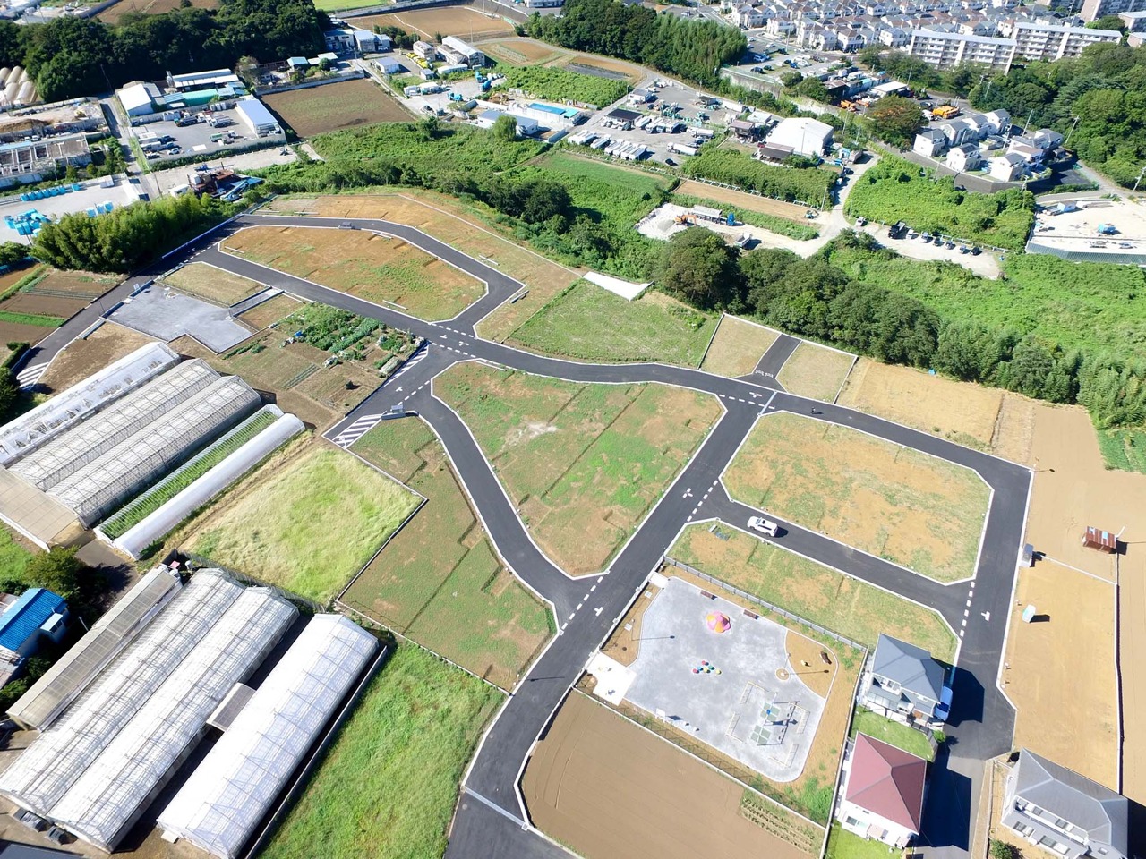 全区画165m2、50～80坪以上の新興住宅地。全55区画の大型分譲地が登場！道路が入り、完成のイメージがつくようになってきました。いつでもご見学できますので、お気軽にお声かけ下さい（2023年8月）