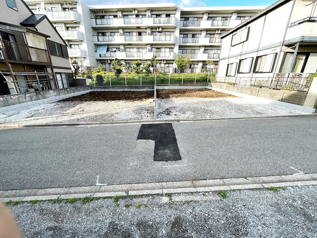 新京成電鉄「薬園台」駅徒歩9分、東葉高速鉄道「飯山満」駅徒歩16分の好立地に、全２区画の分譲地が登場です。2024年5月撮影