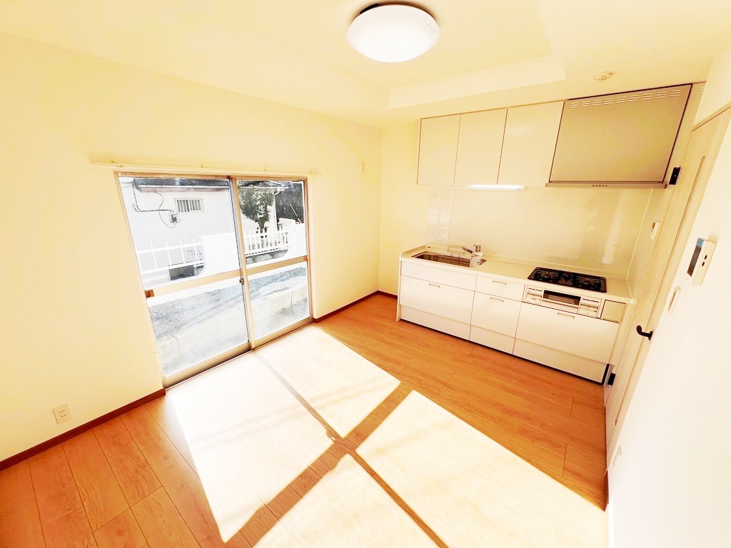 ③明るい日差しが入るLDK